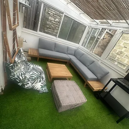 Casa vacanze Maison Familiale à 2 Min à Pied De L'institut A Armand Calme Jeux Babyfoot Jacuzzi Proche